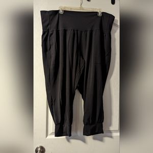 Athleta Salutation Crop Jogger